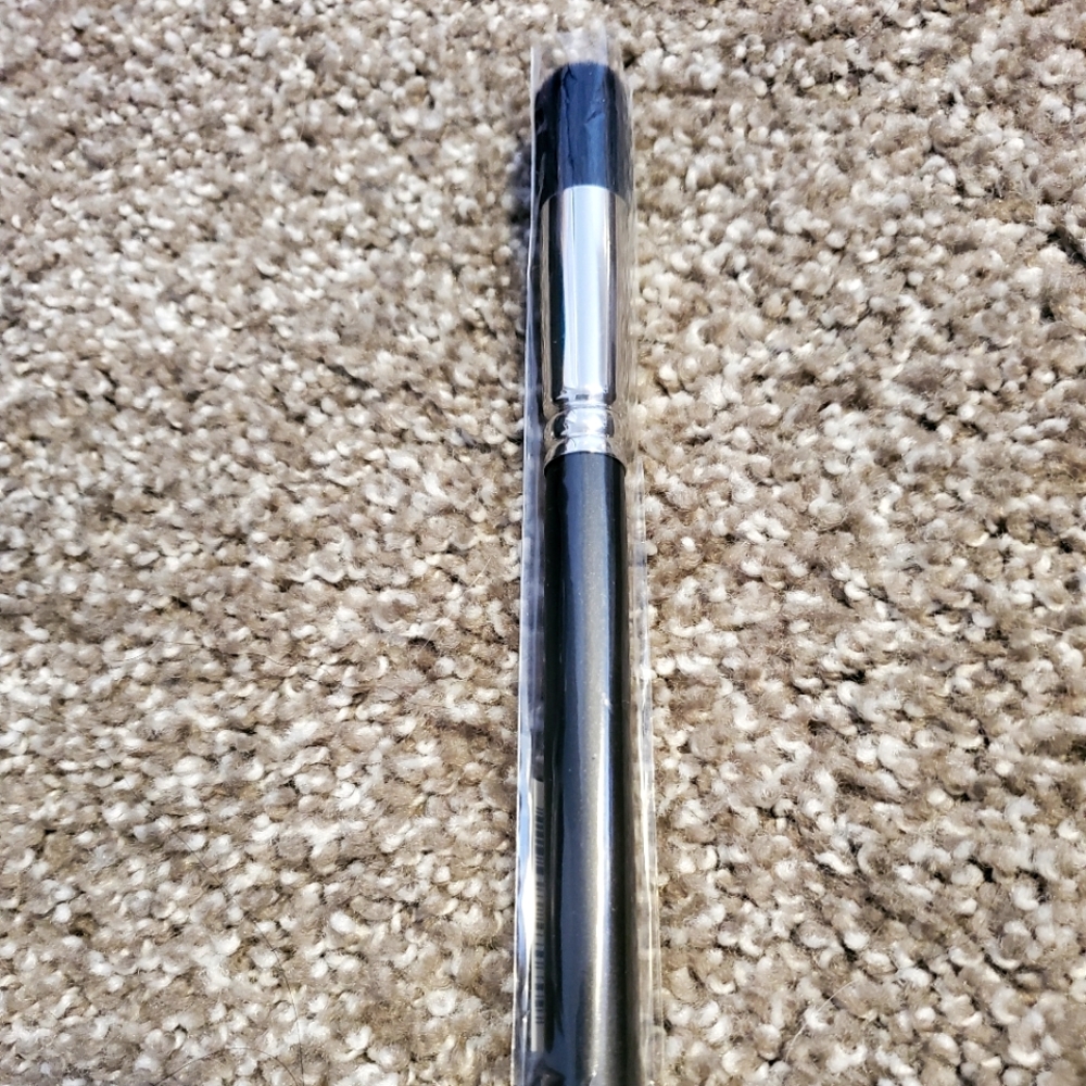 2/$69 🖌 BNIB MAC Powder brush!